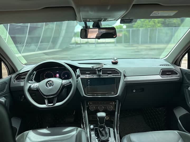 Фото 4 - Volkswagen Tiguan L Pro