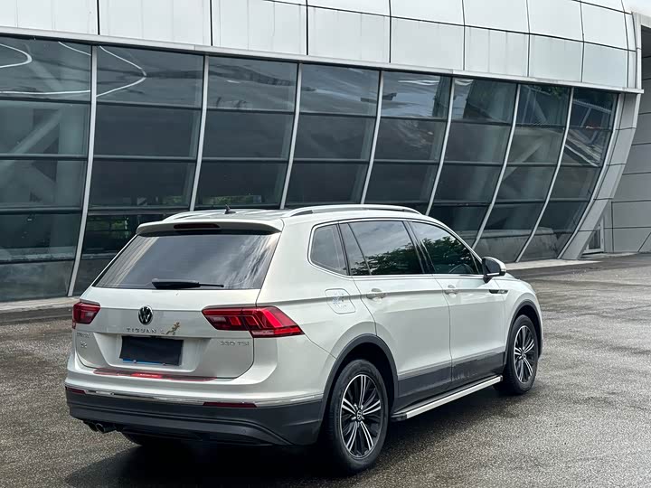 Фото 9 - Volkswagen Tiguan L Pro