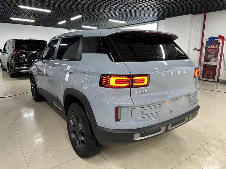 Фото 8 - Geely Icon