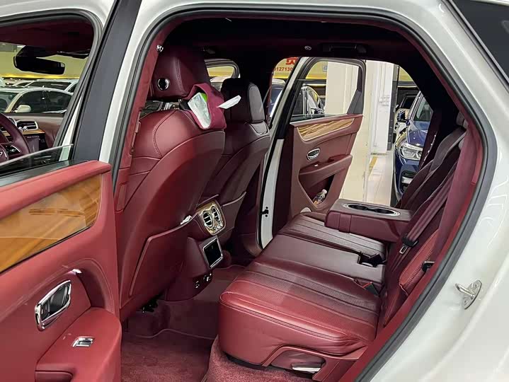 Фото 10 - Bentley Bentayga