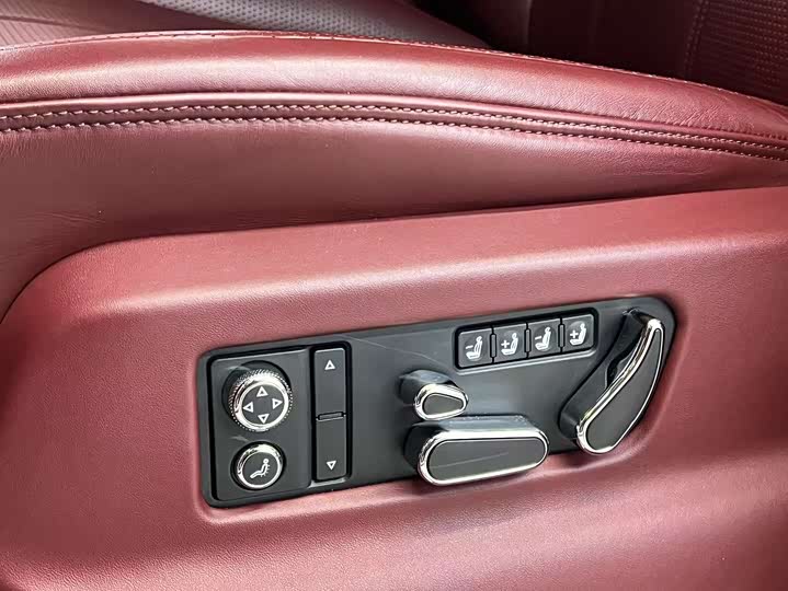 Фото 15 - Bentley Bentayga