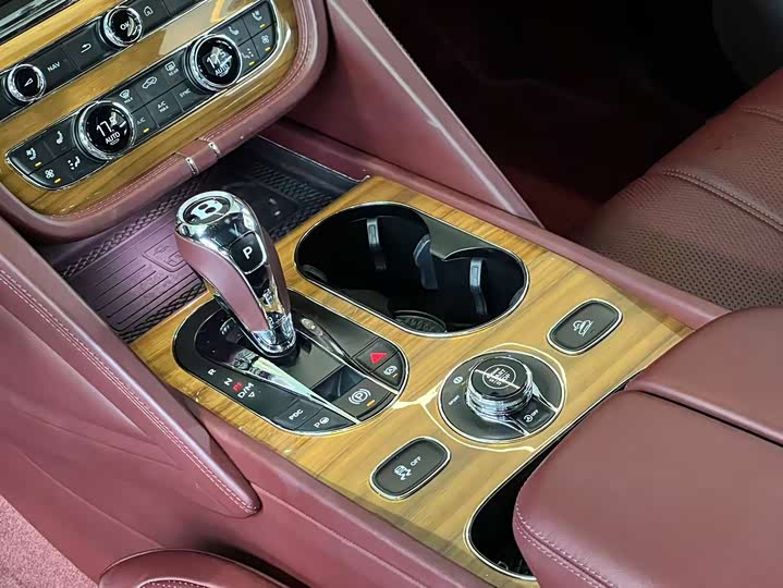 Фото 16 - Bentley Bentayga