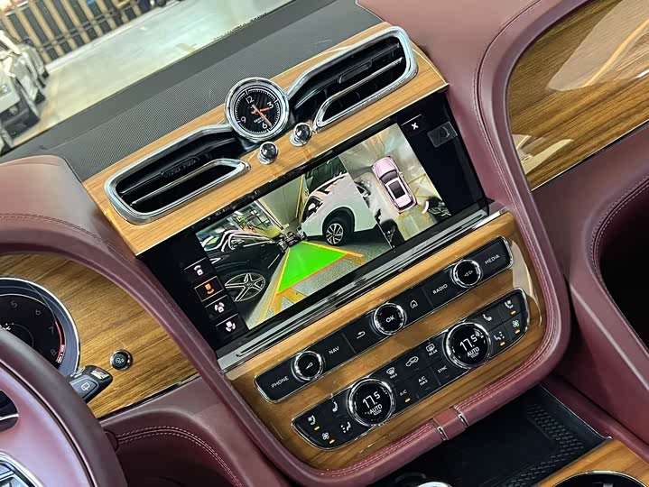 Фото 17 - Bentley Bentayga