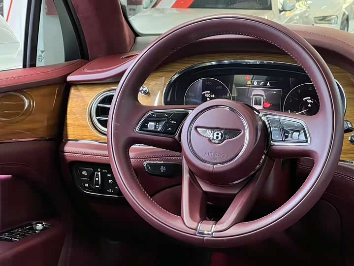 Фото 21 - Bentley Bentayga