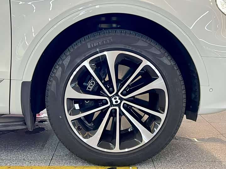 Фото 8 - Bentley Bentayga