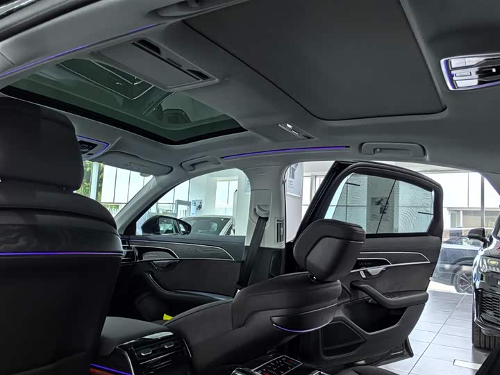 Фото 10 - Audi A8