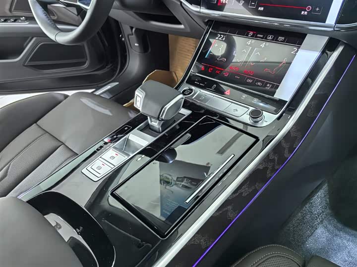 Фото 13 - Audi A8