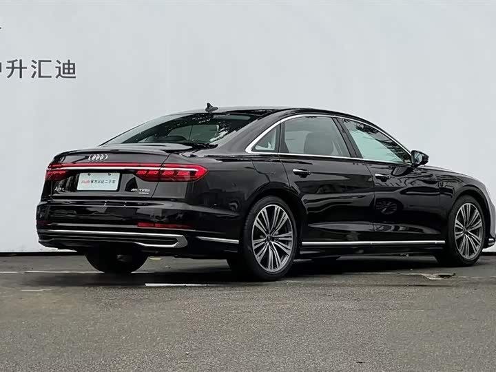 Фото 3 - Audi A8