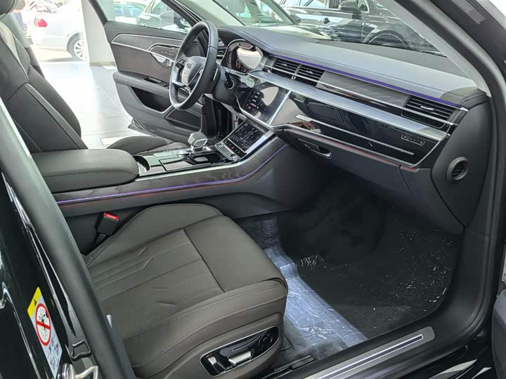 Фото 5 - Audi A8