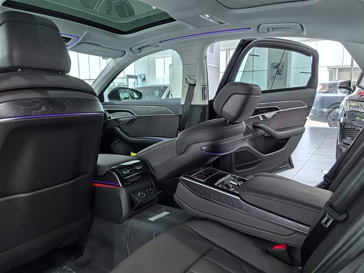 Фото 6 - Audi A8