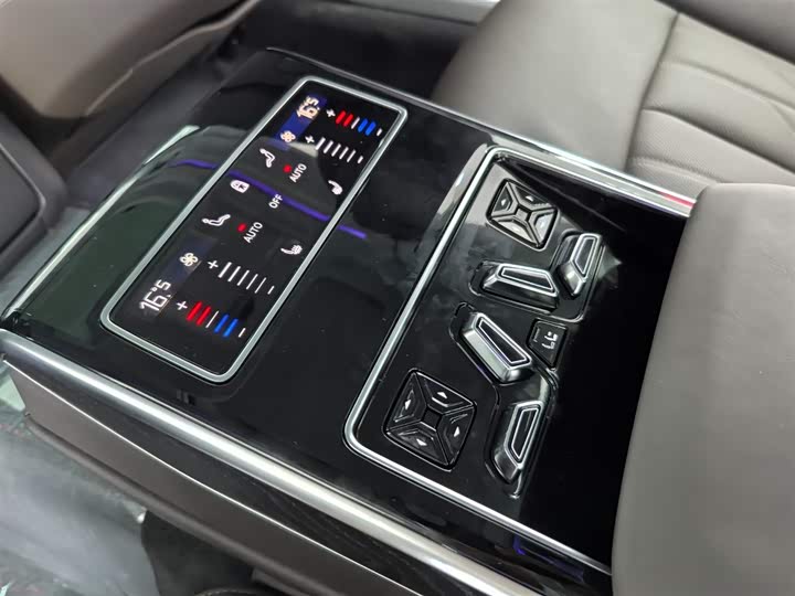 Фото 8 - Audi A8