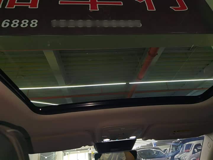 Фото 18 - Hongqi HS5