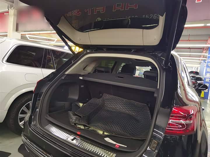 Фото 19 - Hongqi HS5