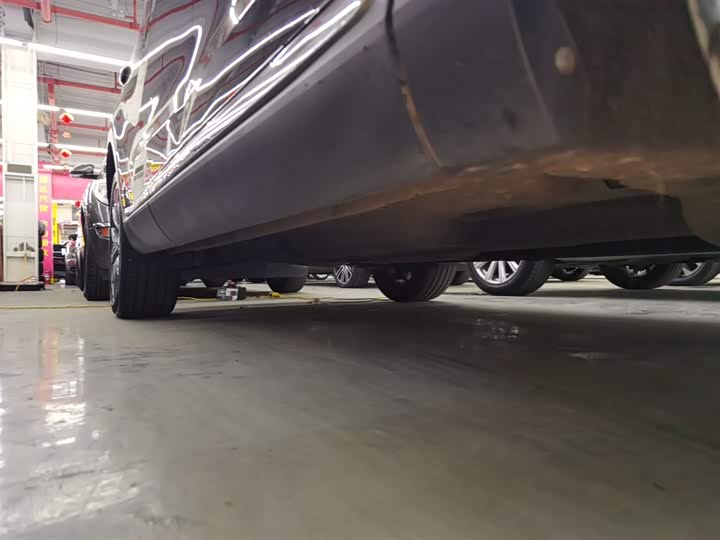 Фото 21 - Hongqi HS5