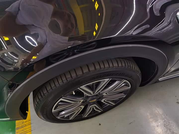 Фото 23 - Hongqi HS5