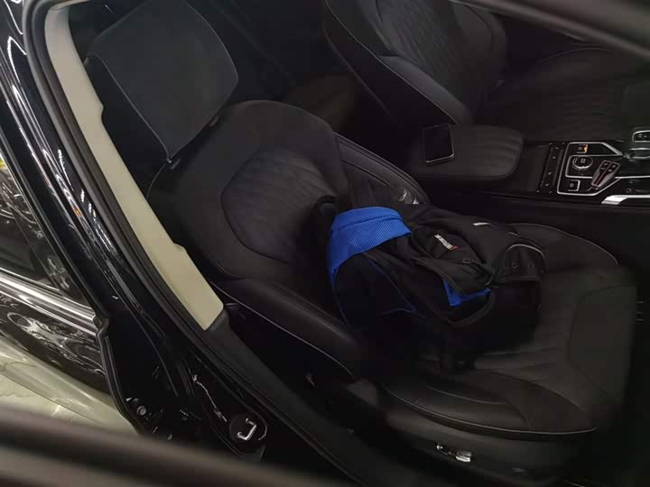 Фото 25 - Hongqi HS5