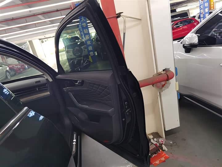 Фото 26 - Hongqi HS5