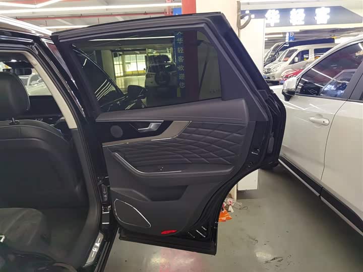 Фото 27 - Hongqi HS5