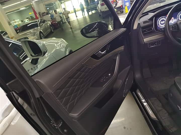 Фото 28 - Hongqi HS5