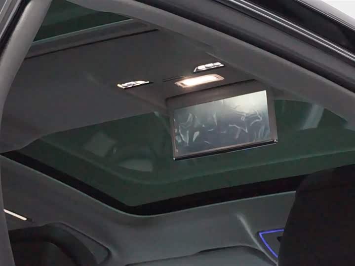 Фото 10 - Audi A8