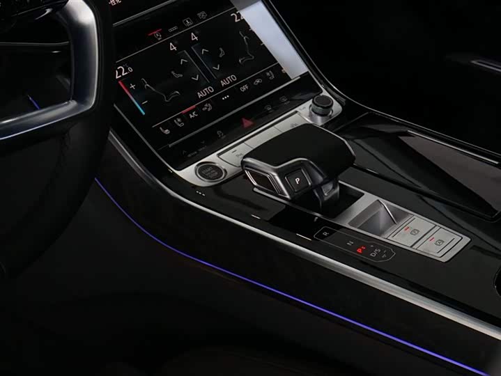 Фото 11 - Audi A8