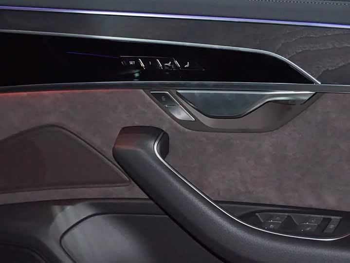 Фото 12 - Audi A8