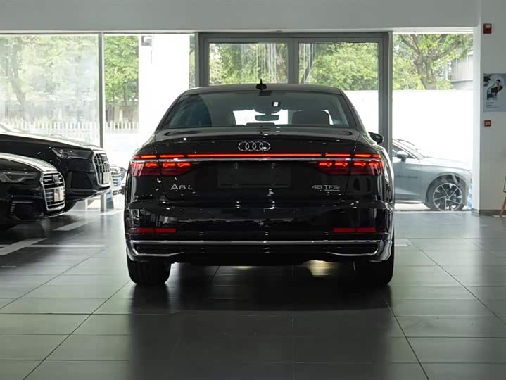 Фото 5 - Audi A8