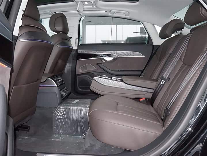 Фото 9 - Audi A8