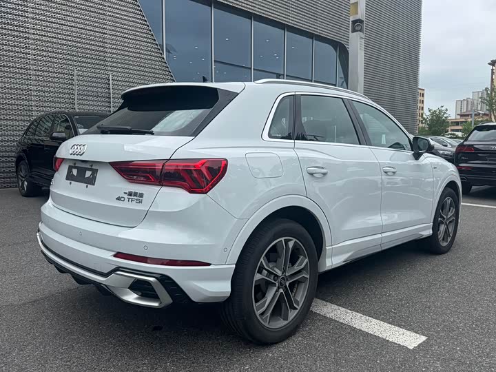 Фото 8 - Audi Q3
