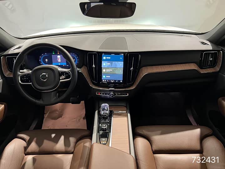 Фото 8 - Volvo XC60