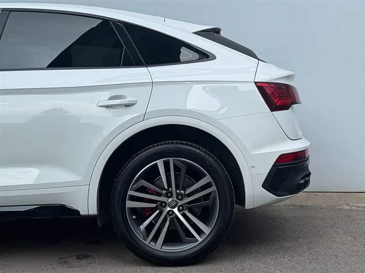 Фото 16 - Audi Q5L Sportback