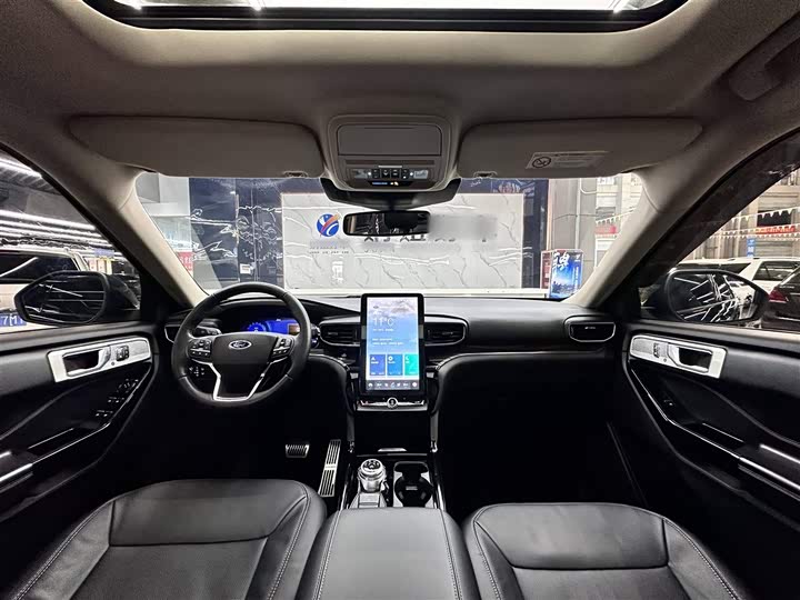 Фото 12 - Ford Explorer