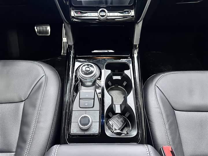 Фото 13 - Ford Explorer