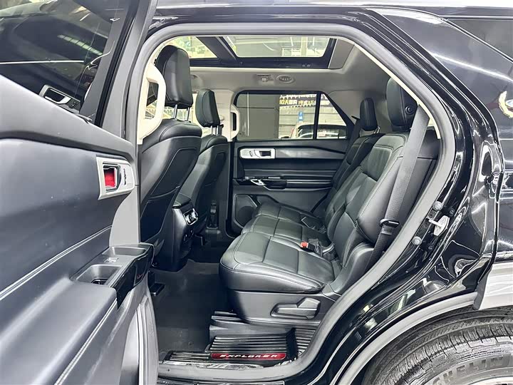 Фото 15 - Ford Explorer