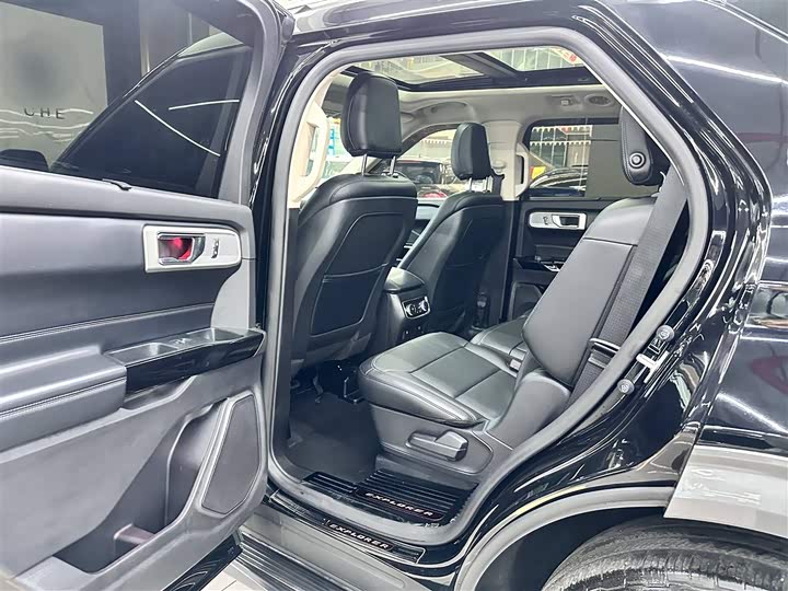 Фото 16 - Ford Explorer