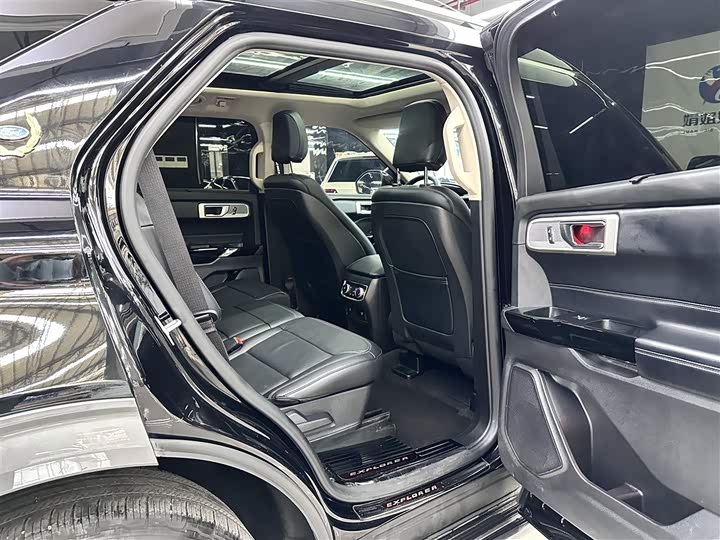 Фото 5 - Ford Explorer