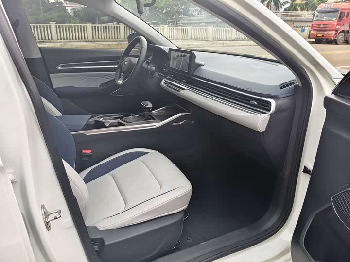 Фото 10 - Geely Emgrand