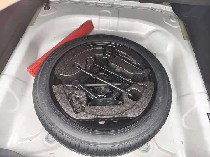 Фото 14 - Geely Emgrand