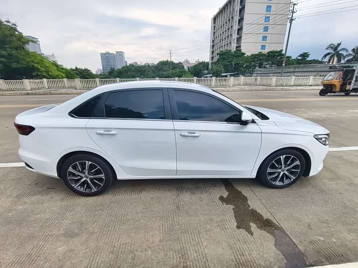 Фото 15 - Geely Emgrand