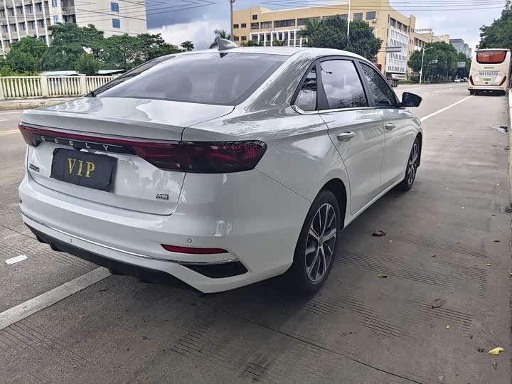 Фото 16 - Geely Emgrand