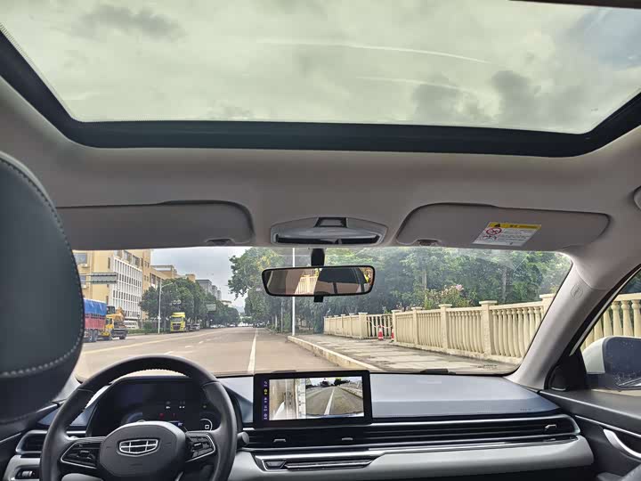 Фото 8 - Geely Emgrand