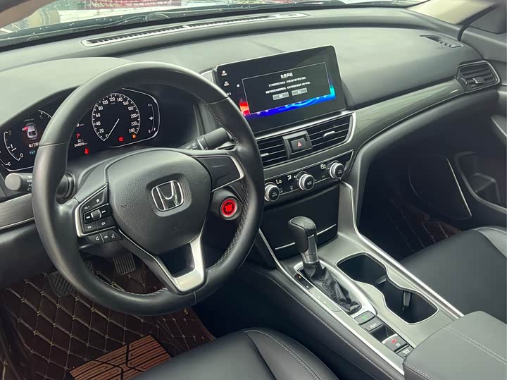 Фото 10 - Honda Accord