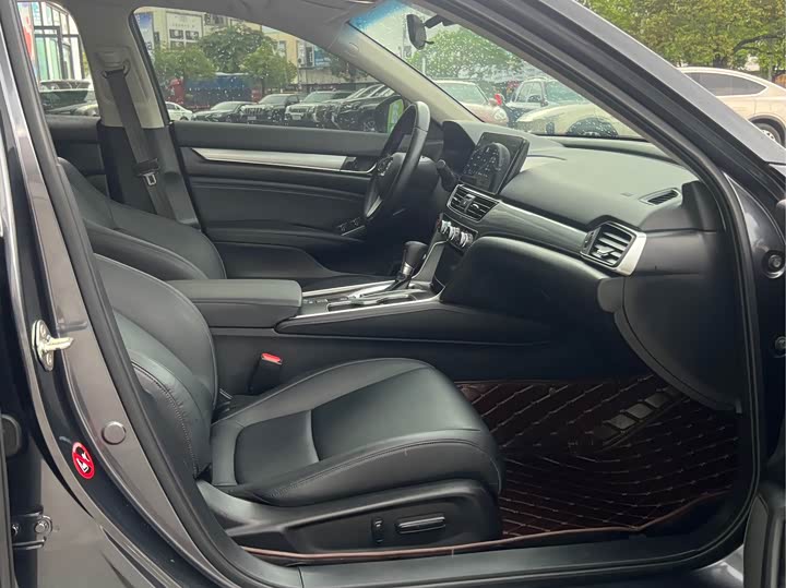 Фото 12 - Honda Accord