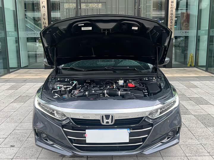 Фото 13 - Honda Accord