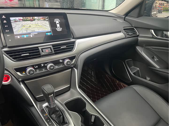 Фото 17 - Honda Accord