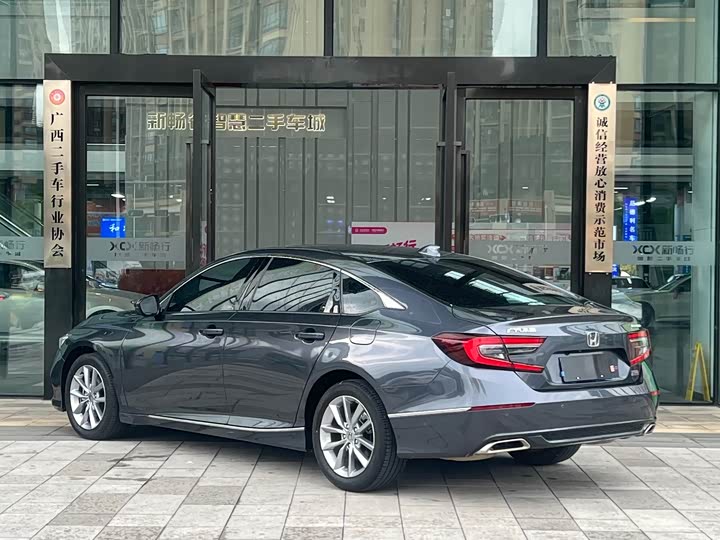 Фото 4 - Honda Accord