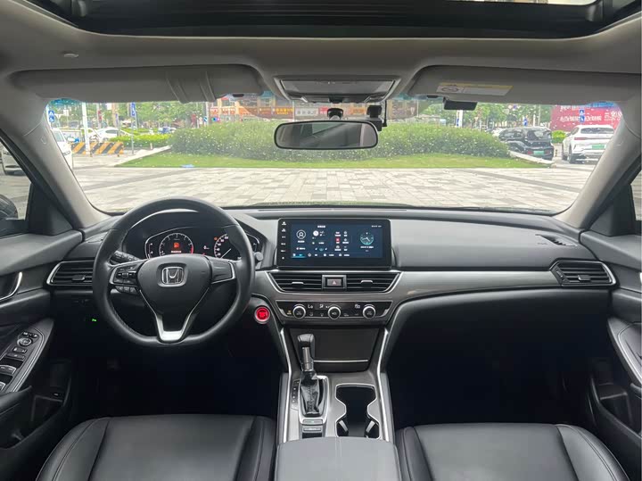 Фото 6 - Honda Accord