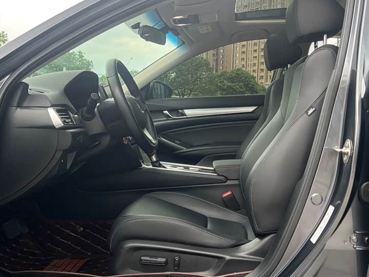 Фото 8 - Honda Accord