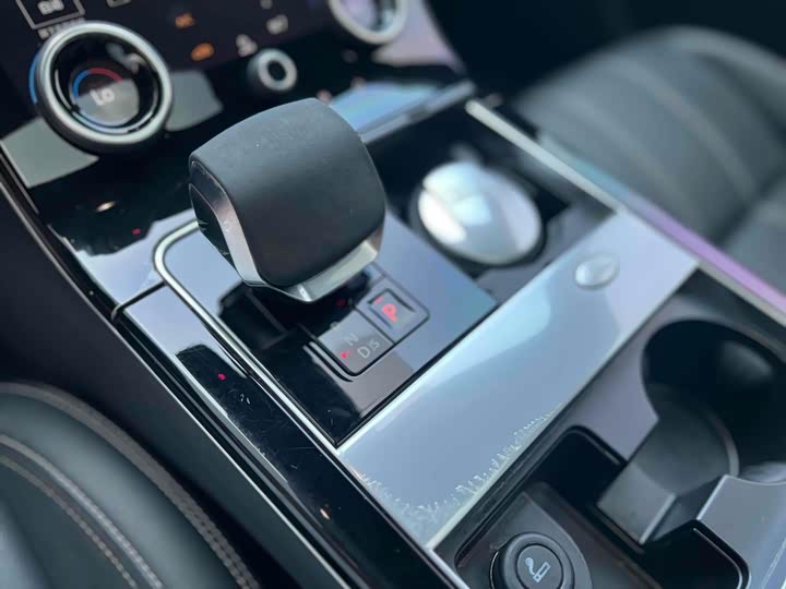 Фото 26 - Land Rover Range Rover Velar