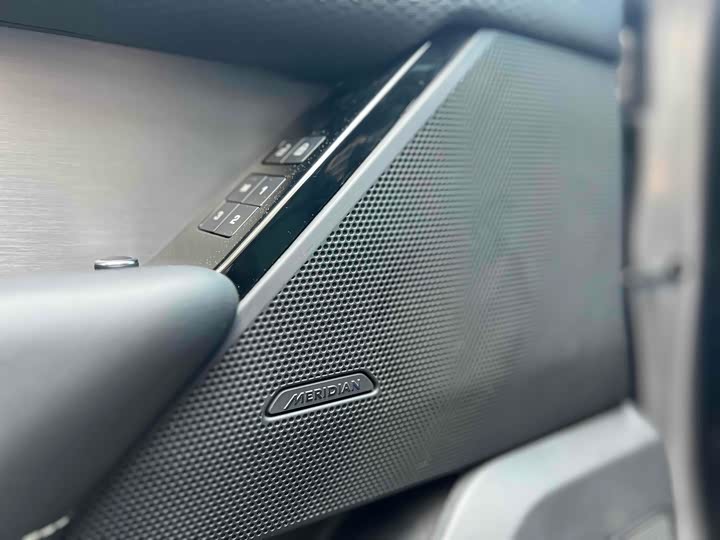 Фото 28 - Land Rover Range Rover Velar